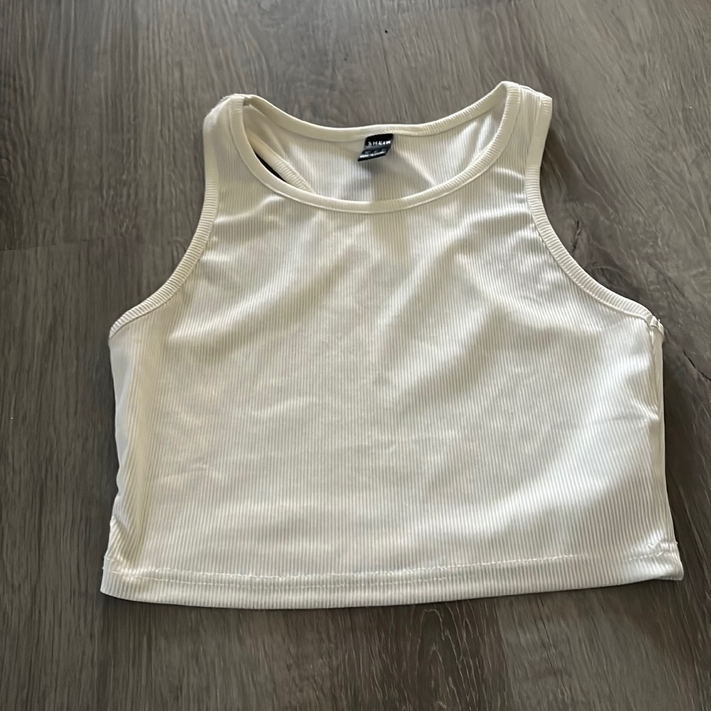 White tank crop top from shein size extra small